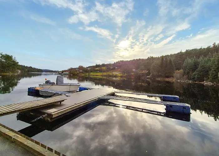 1 Bedroom Cozy In Forde I Hordaland Hébergement de vacances Erve